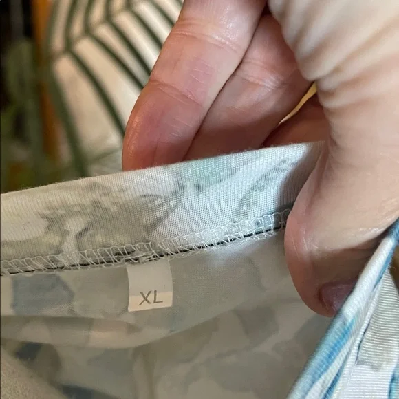 Blue Leaf Print Sleeveless Top - Picture 2 of 6